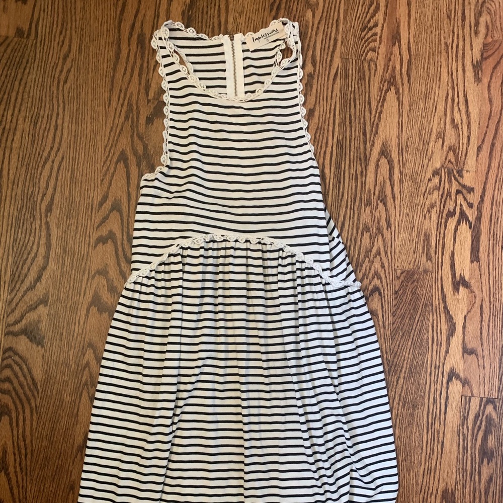 B/W stripe, trapeze dress with detail!